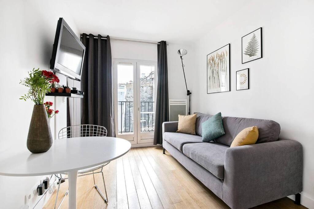 Superbe Avec Balcon Au Coeur De Montorgueil Appartement Parijs