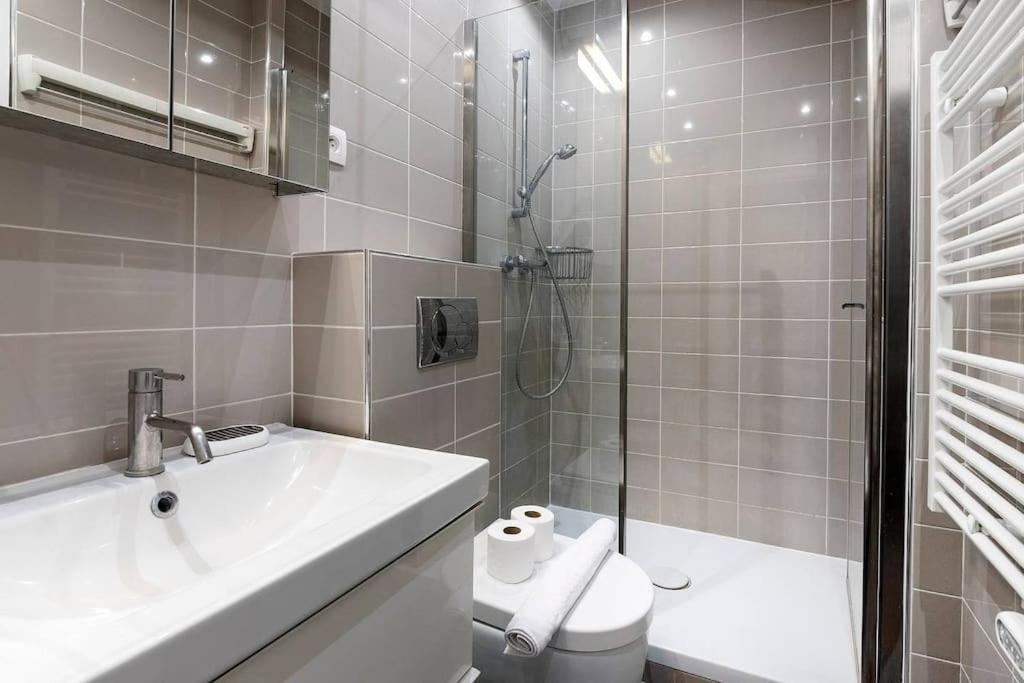 Appartement Superbe Avec Balcon Au Coeur De Montorgueil Parijs